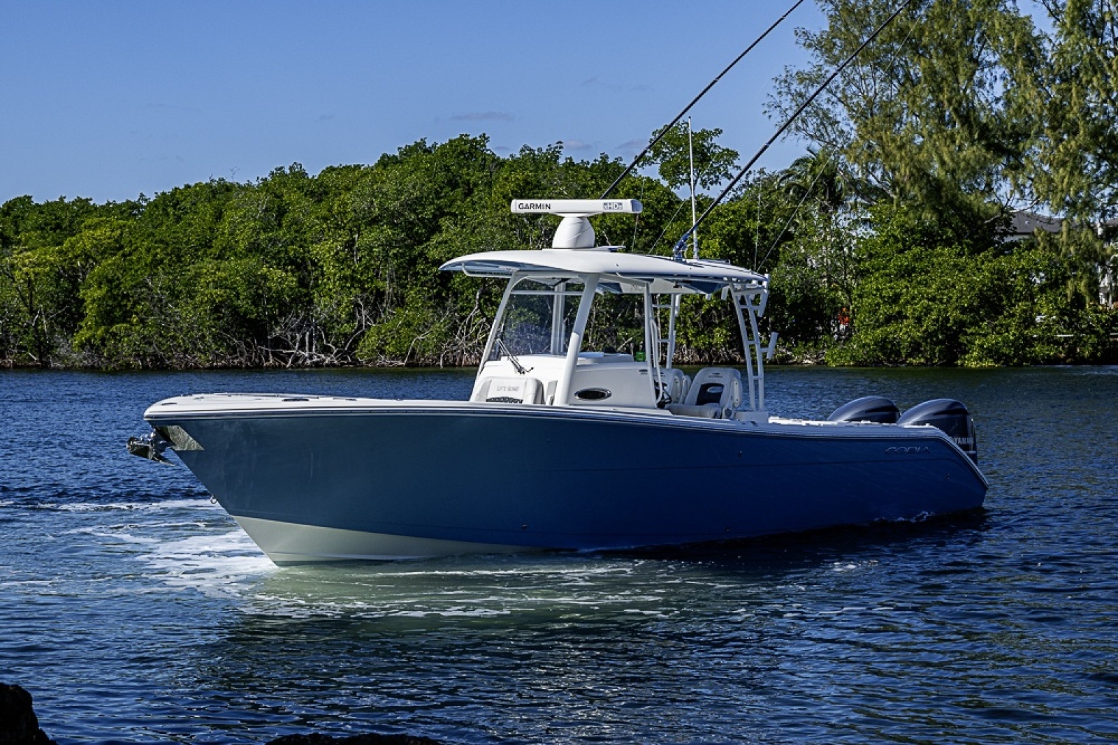 2021 Cobia 320 CC