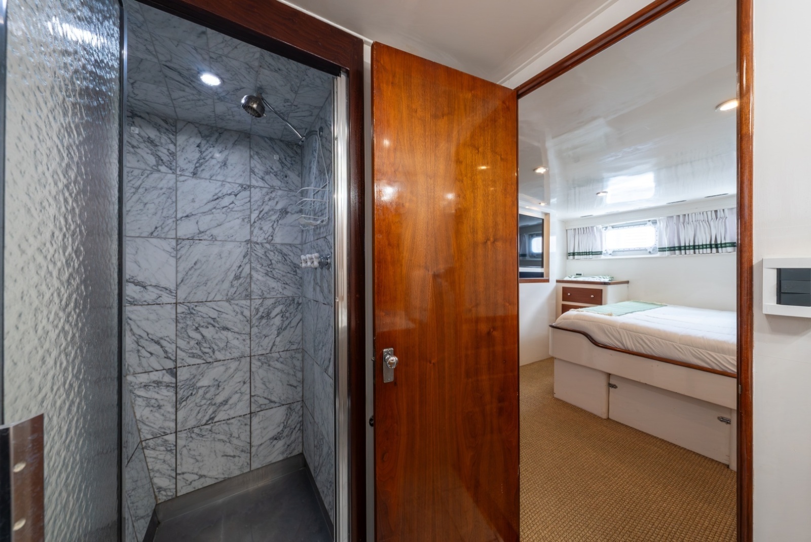 Ensuite Owner's Head