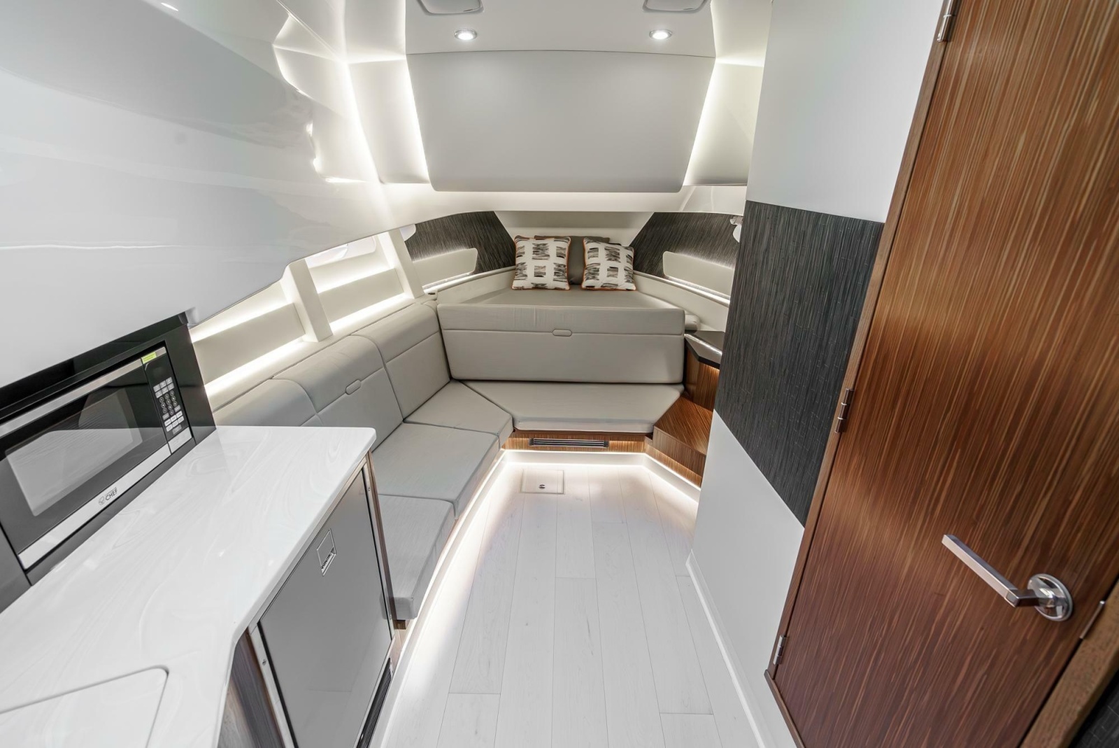 2022 Sea Ray 370 Sundancer