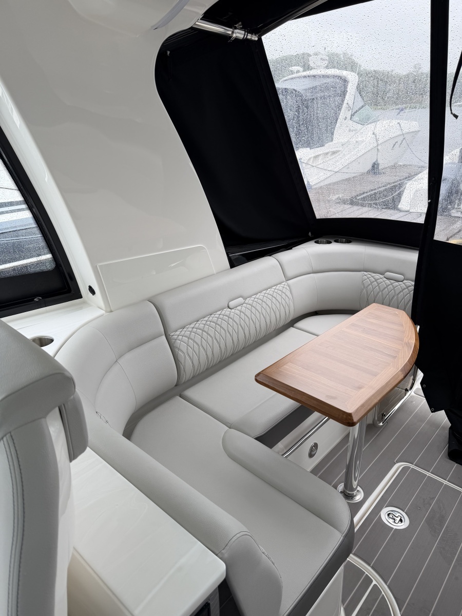 2022 Sea Ray 370 Sundancer