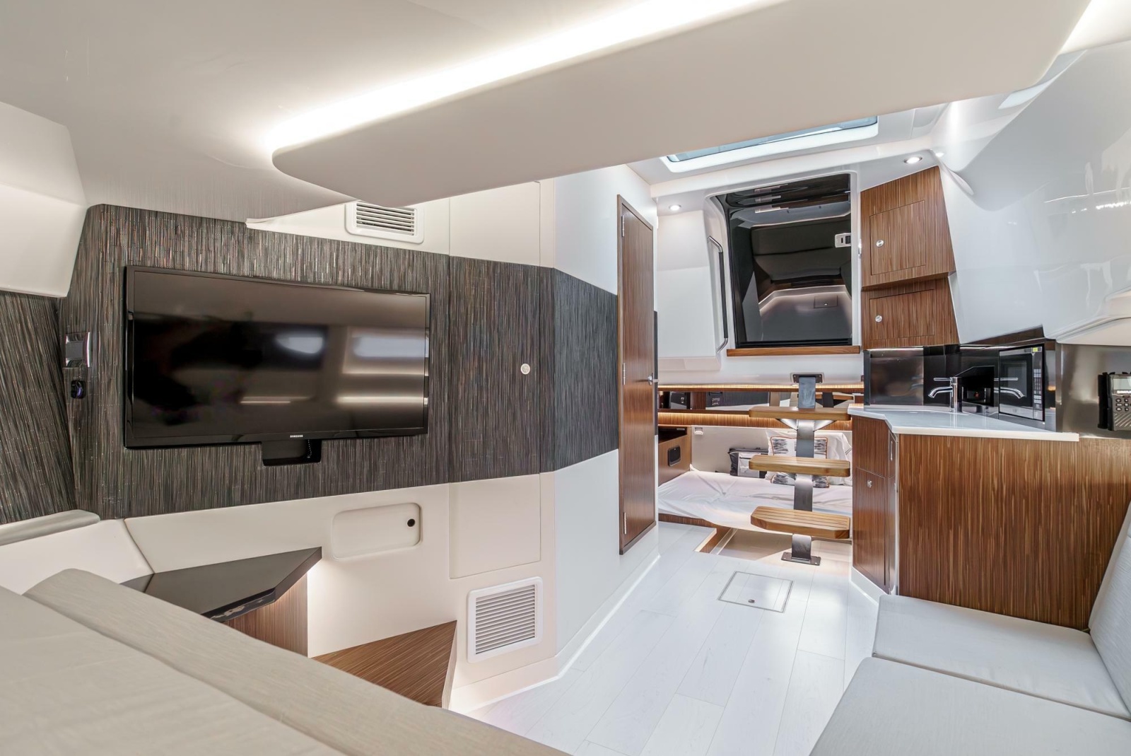 2022 Sea Ray 370 Sundancer