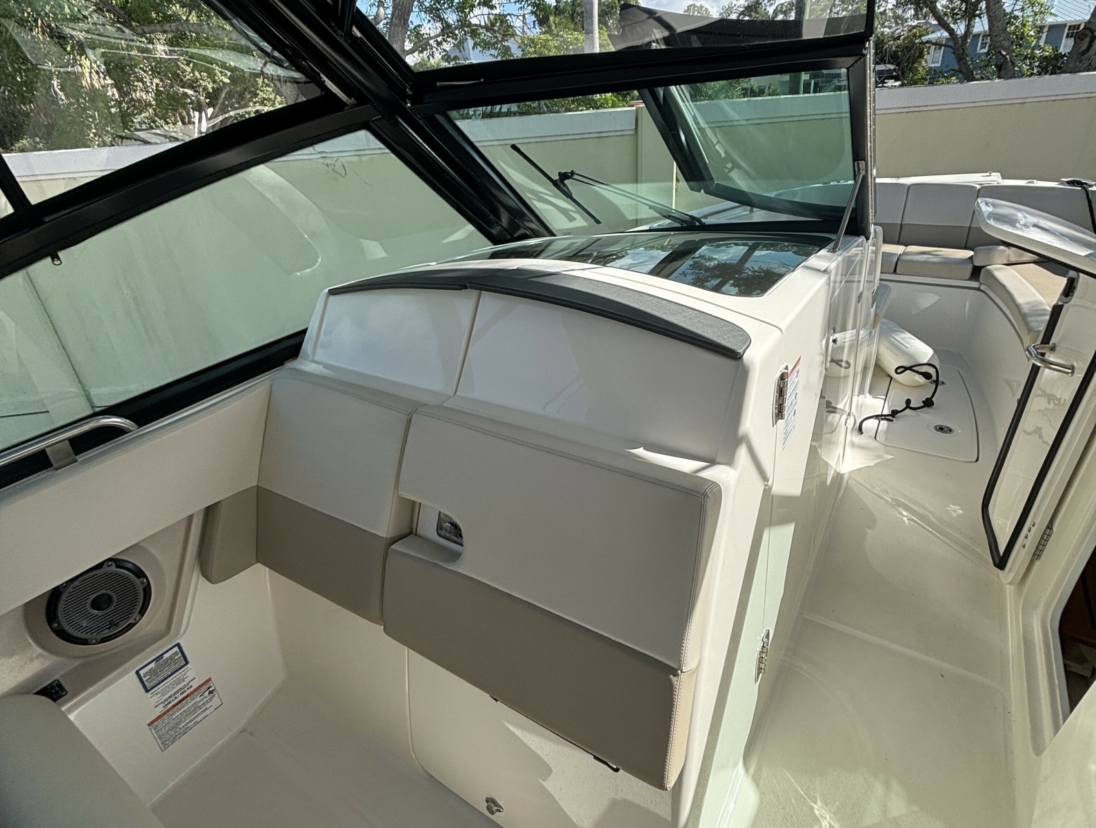 2024 Boston Whaler 320 Vantage