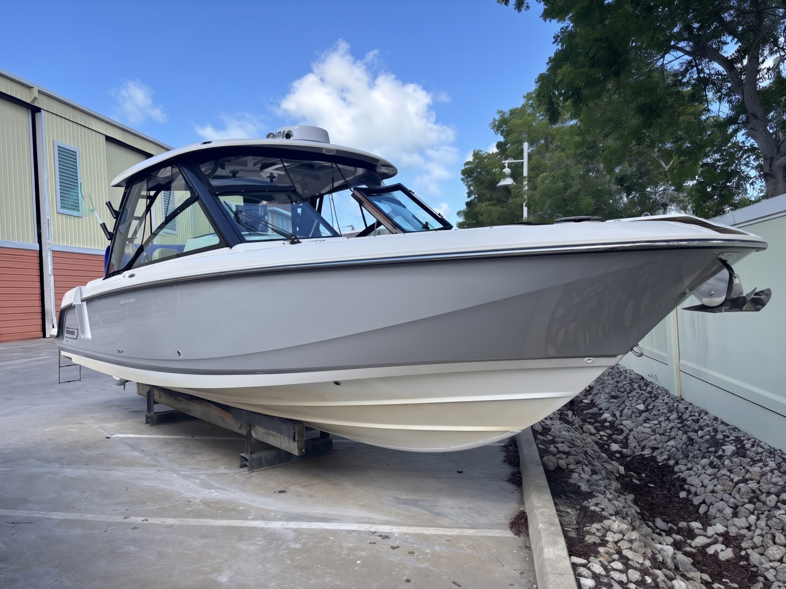 2024 Boston Whaler 320 Vantage