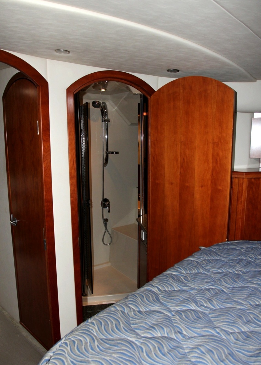 2007 Cruisers Yachts 520 EXPRESS