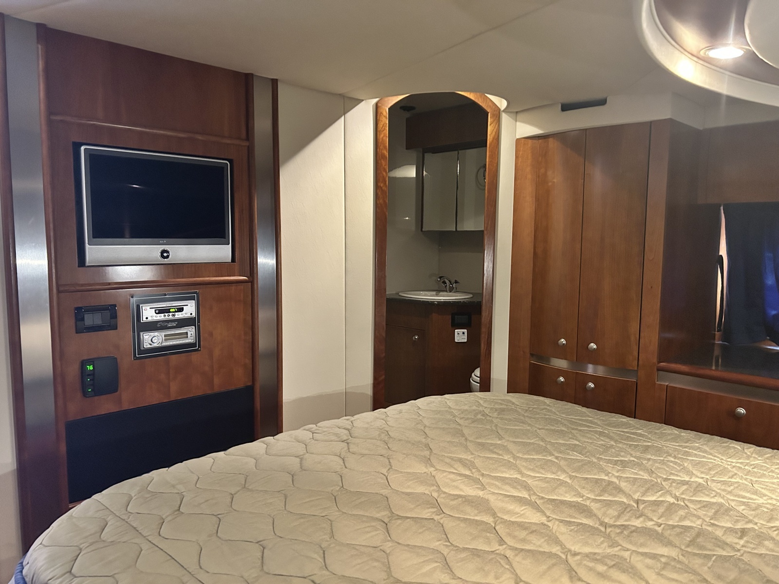 2007 Cruisers Yachts 520 EXPRESS
