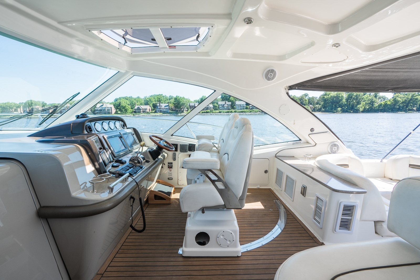 2005 Sea Ray 480 Motor Yacht photo 26