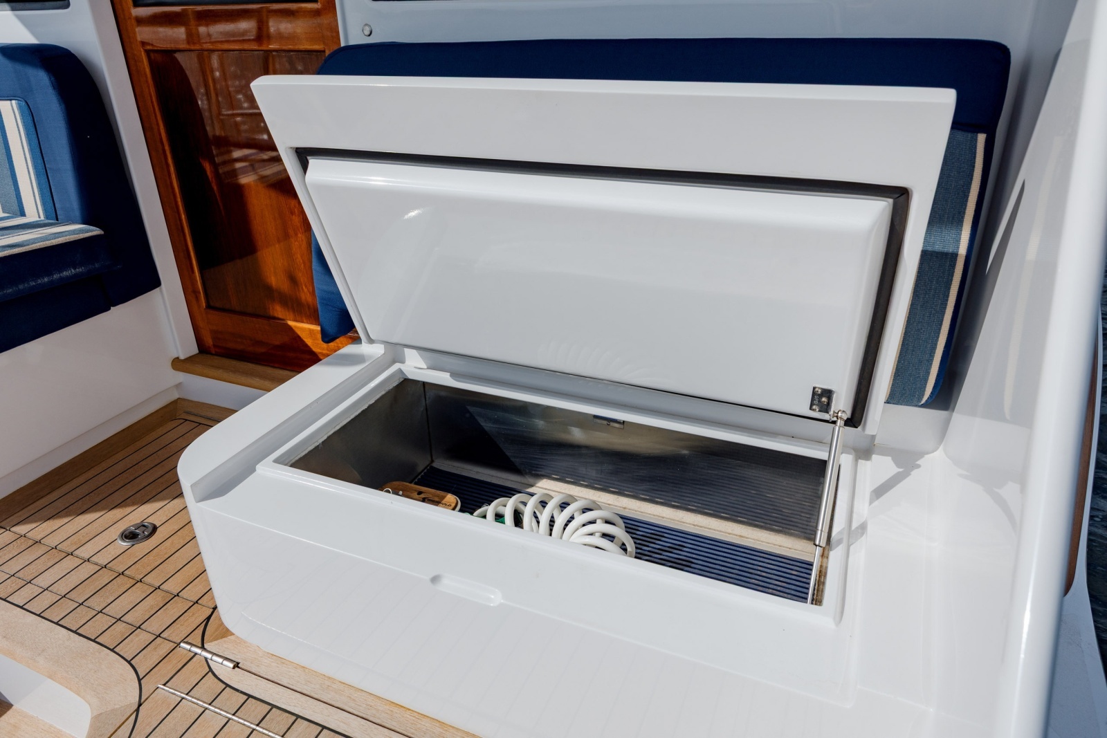 2015 Jarrett Bay Hardtop Express