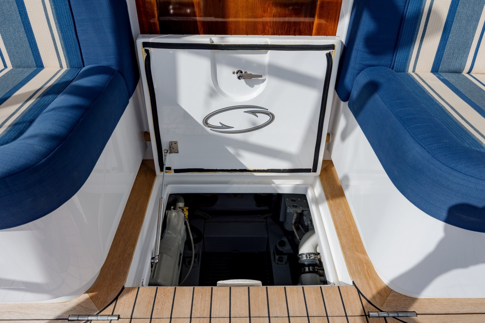 2015 Jarrett Bay Hardtop Express