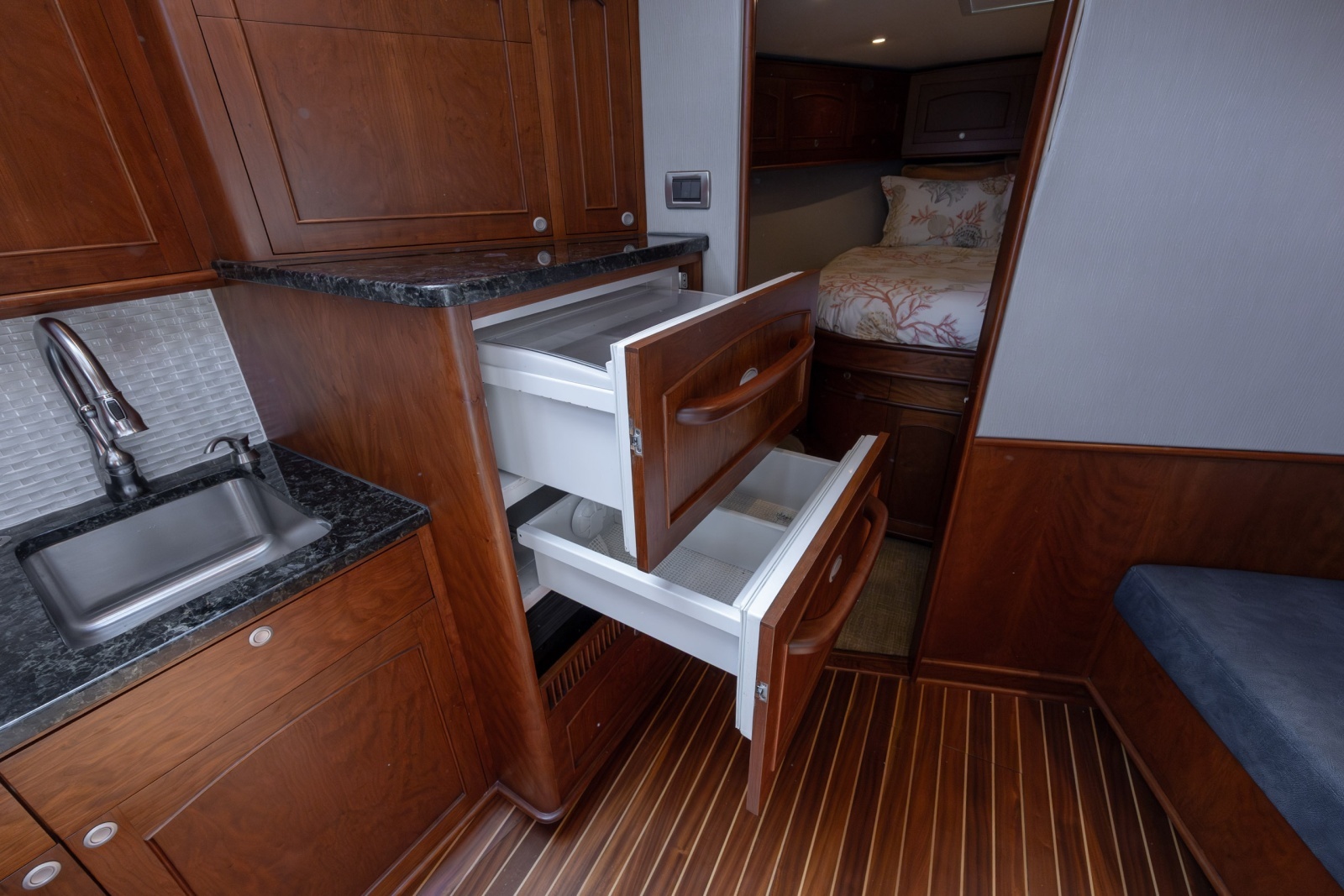 2015 Jarrett Bay Hardtop Express