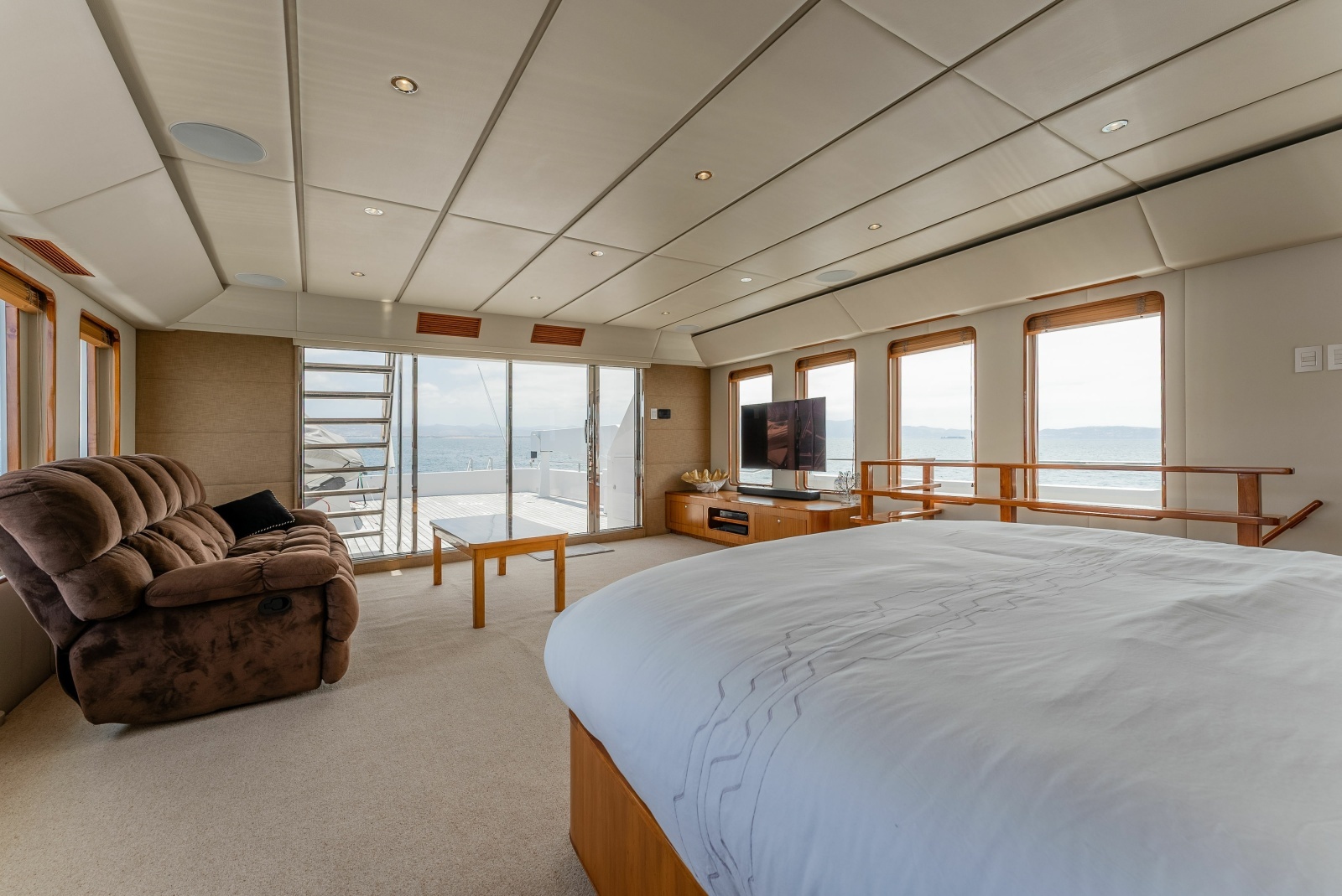 HARDHOME 108ft Albin Yacht For Sale