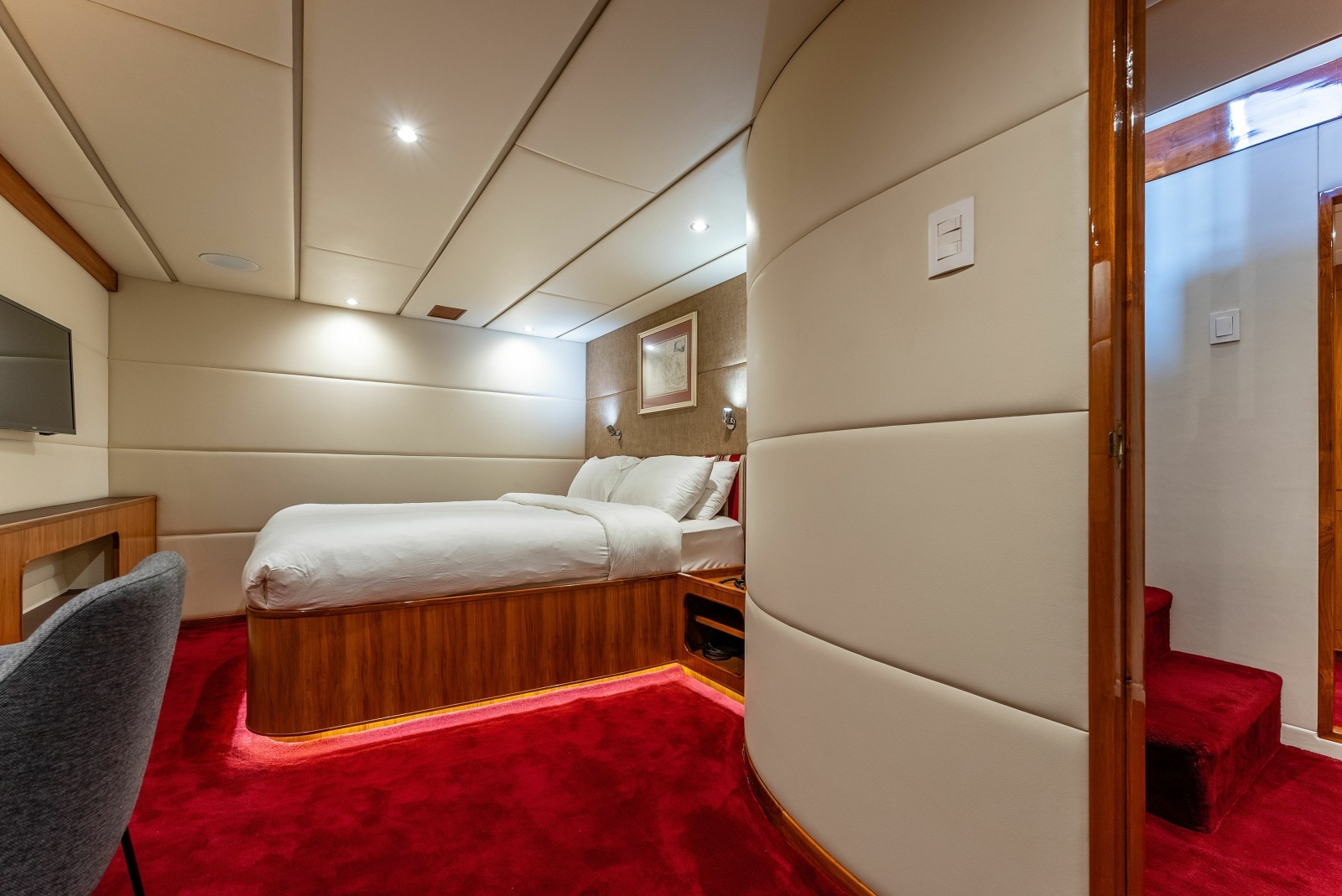 HARDHOME 108ft Albin Yacht For Sale