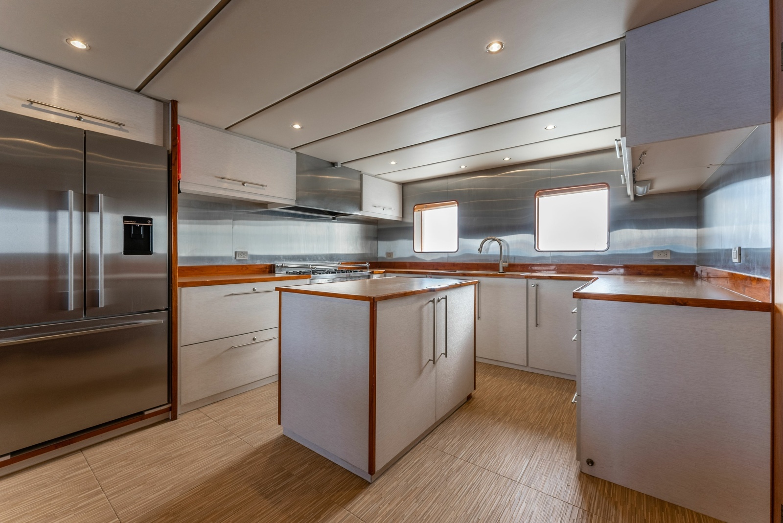 HARDHOME 108ft Albin Yacht For Sale