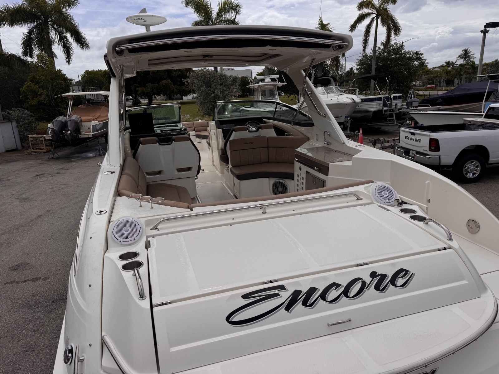 2016 Sea Ray 350 SLX