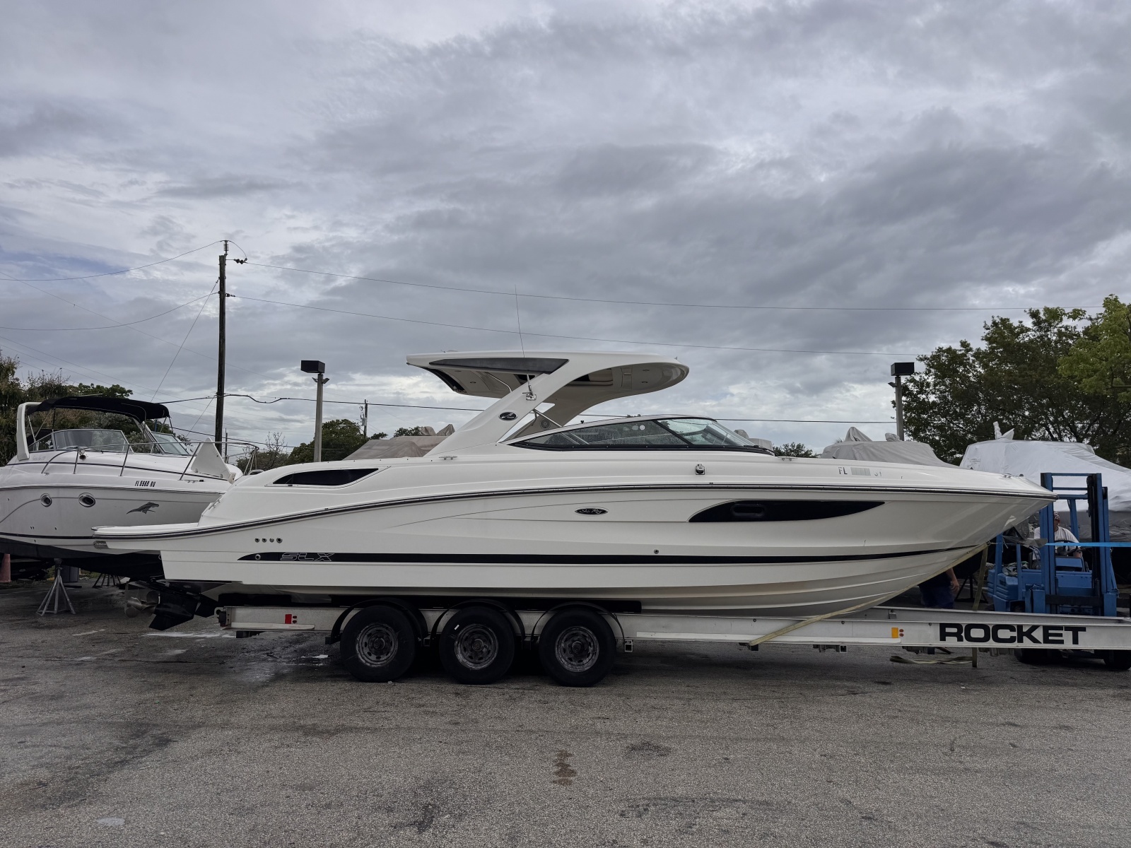 2016 Sea Ray 350 SLX