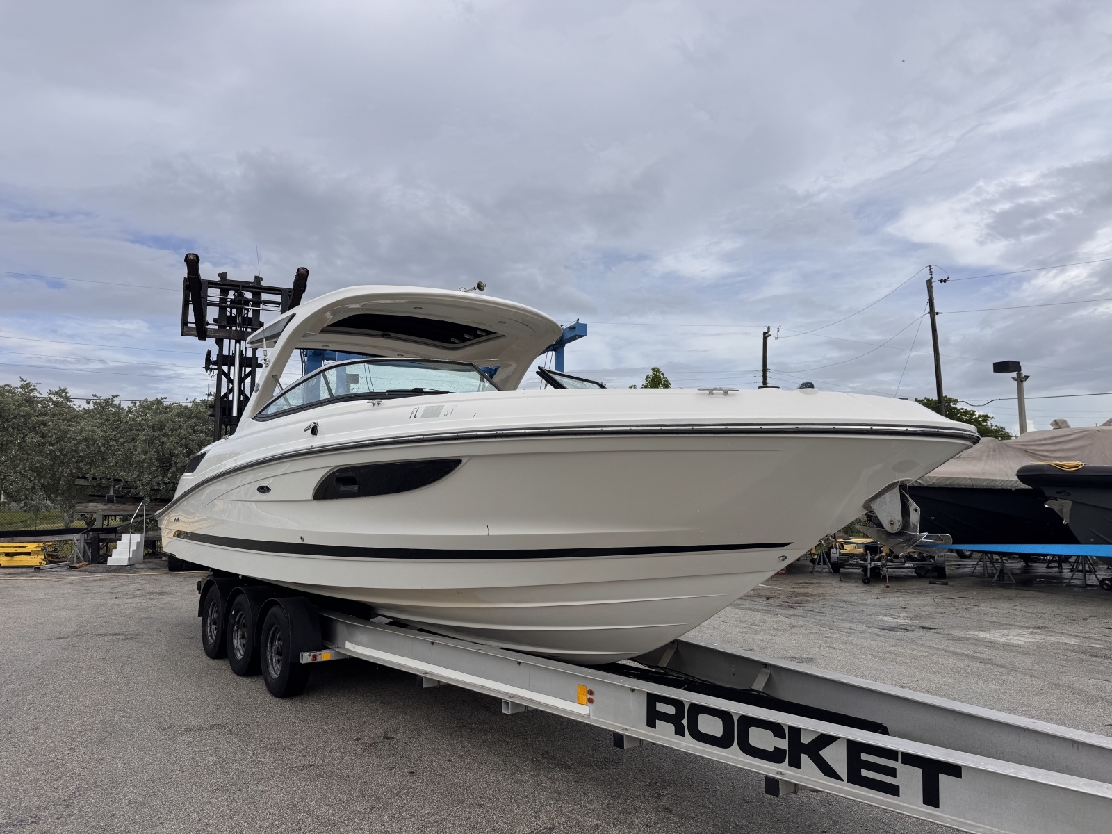 2016 Sea Ray 350 SLX