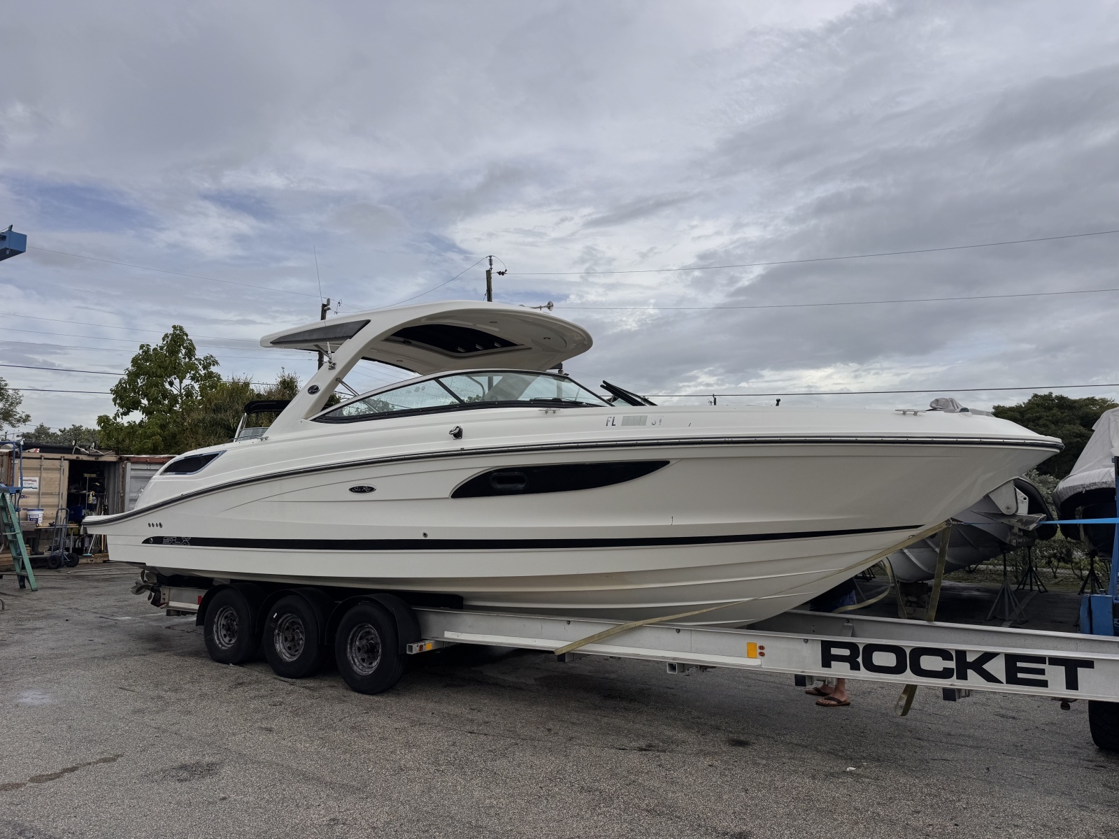 2016 Sea Ray 350 SLX