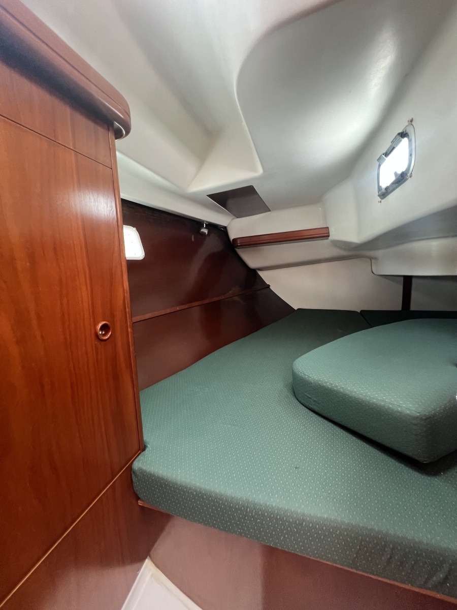 2002 Beneteau Oceanis 361 photo 11