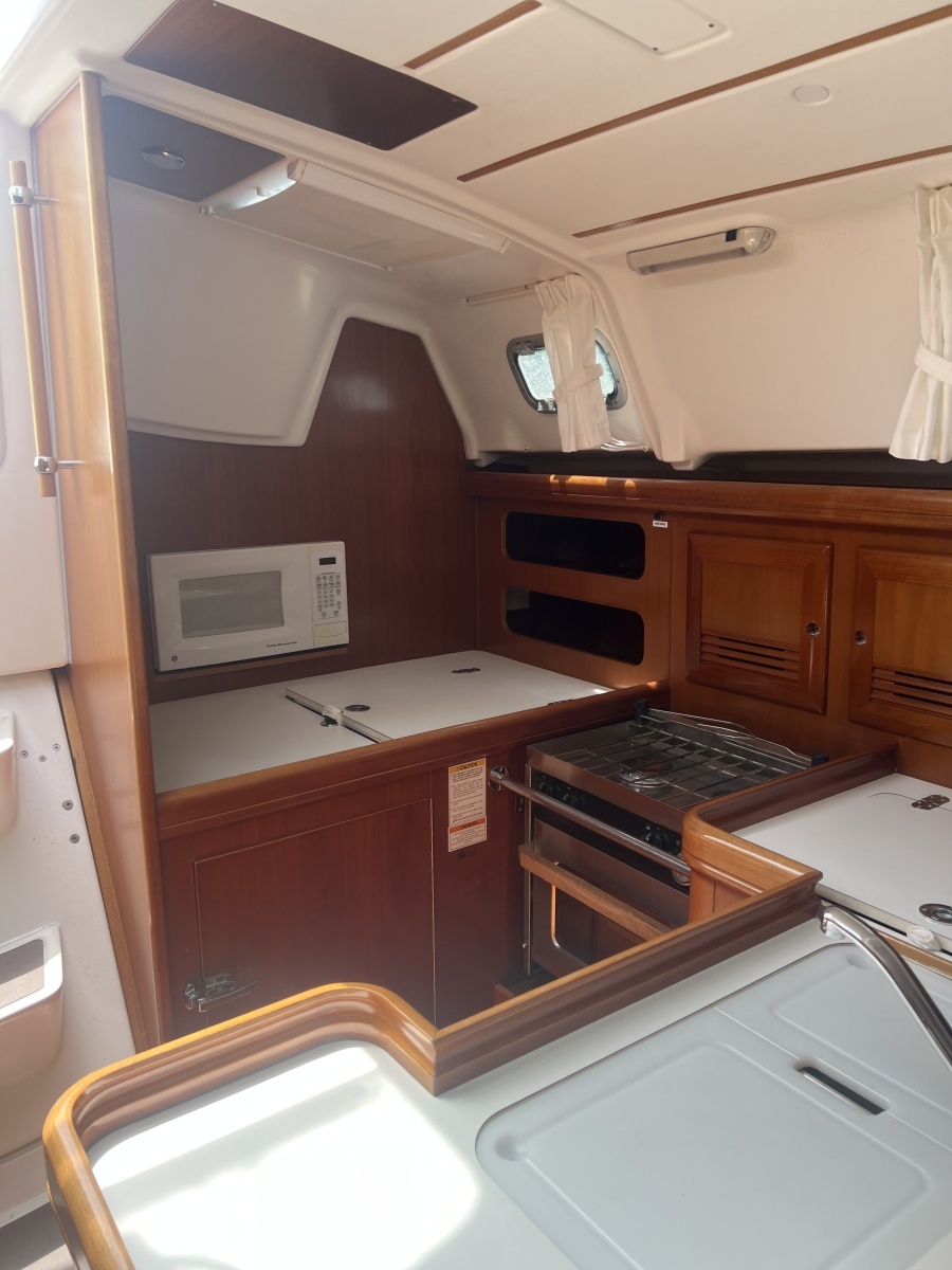 2002 Beneteau Oceanis 361 photo 3