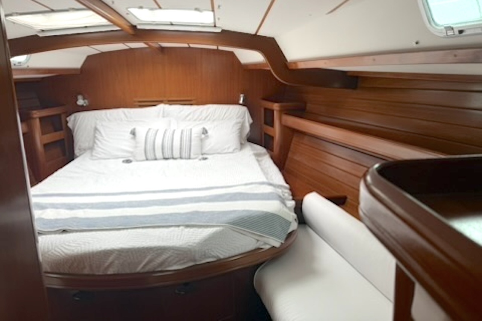 2001 Beneteau 