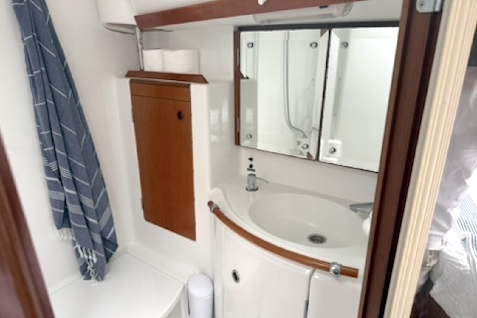 2001 Beneteau 