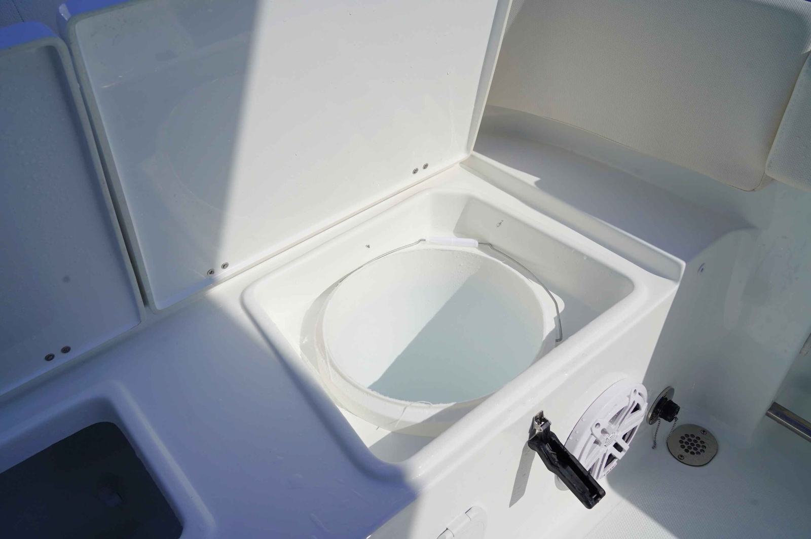 2026 Sea Hunt Ultra 245SE