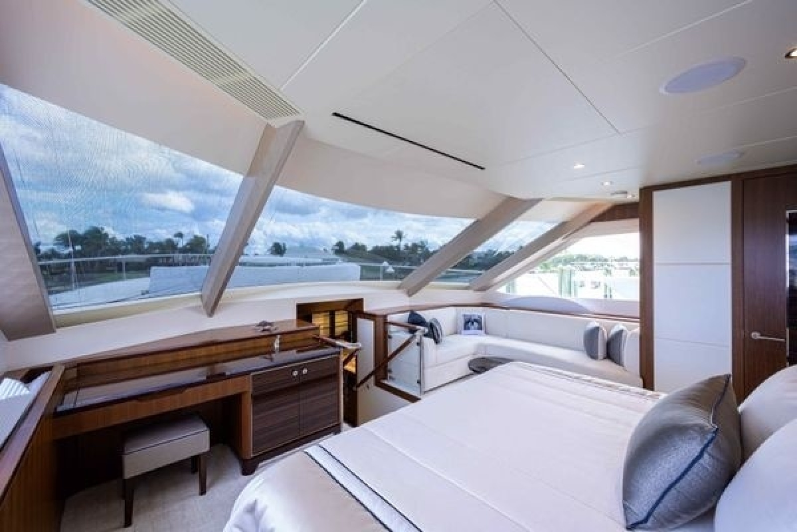 2019 Ocean Alexander Motoryacht 100