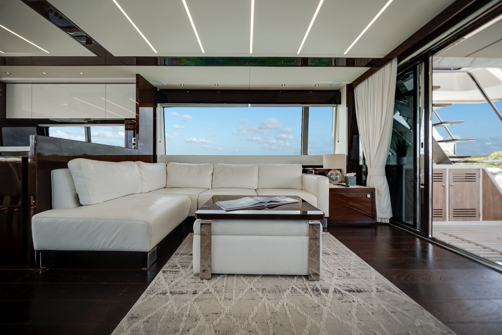 2019 Sunseeker 76 YACHT