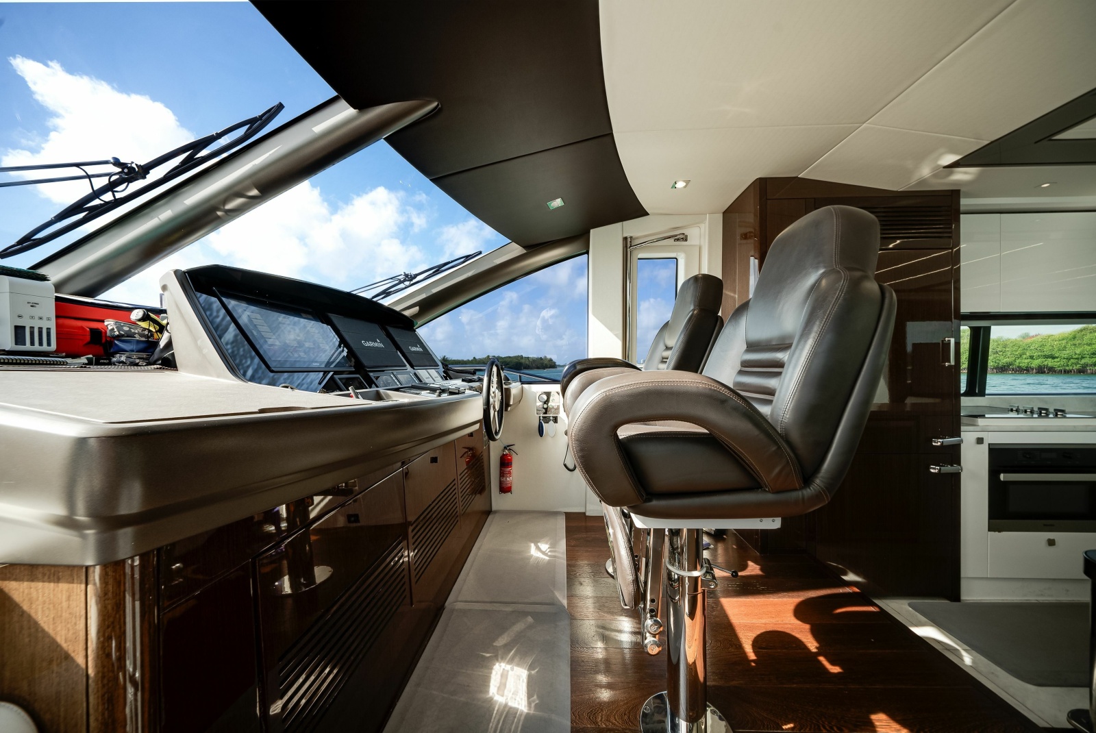 2019 Sunseeker 76 YACHT