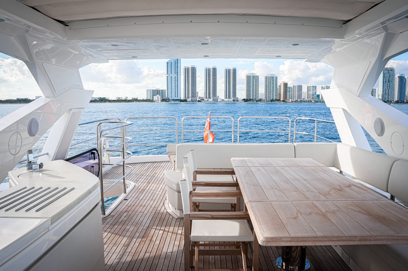 2019 Sunseeker 76 YACHT