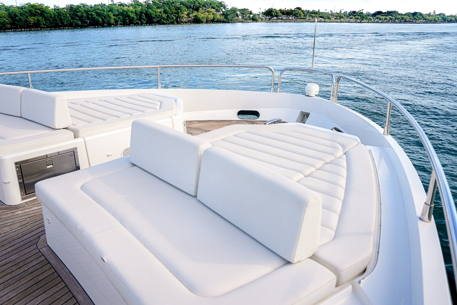 2019 Sunseeker 76 YACHT