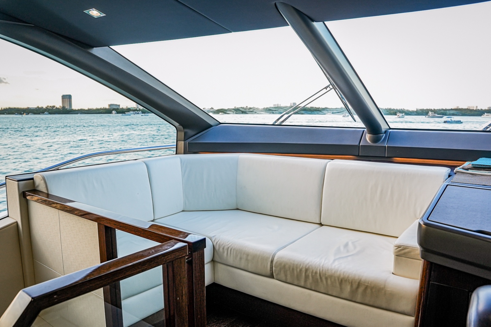 2019 Sunseeker 76 YACHT