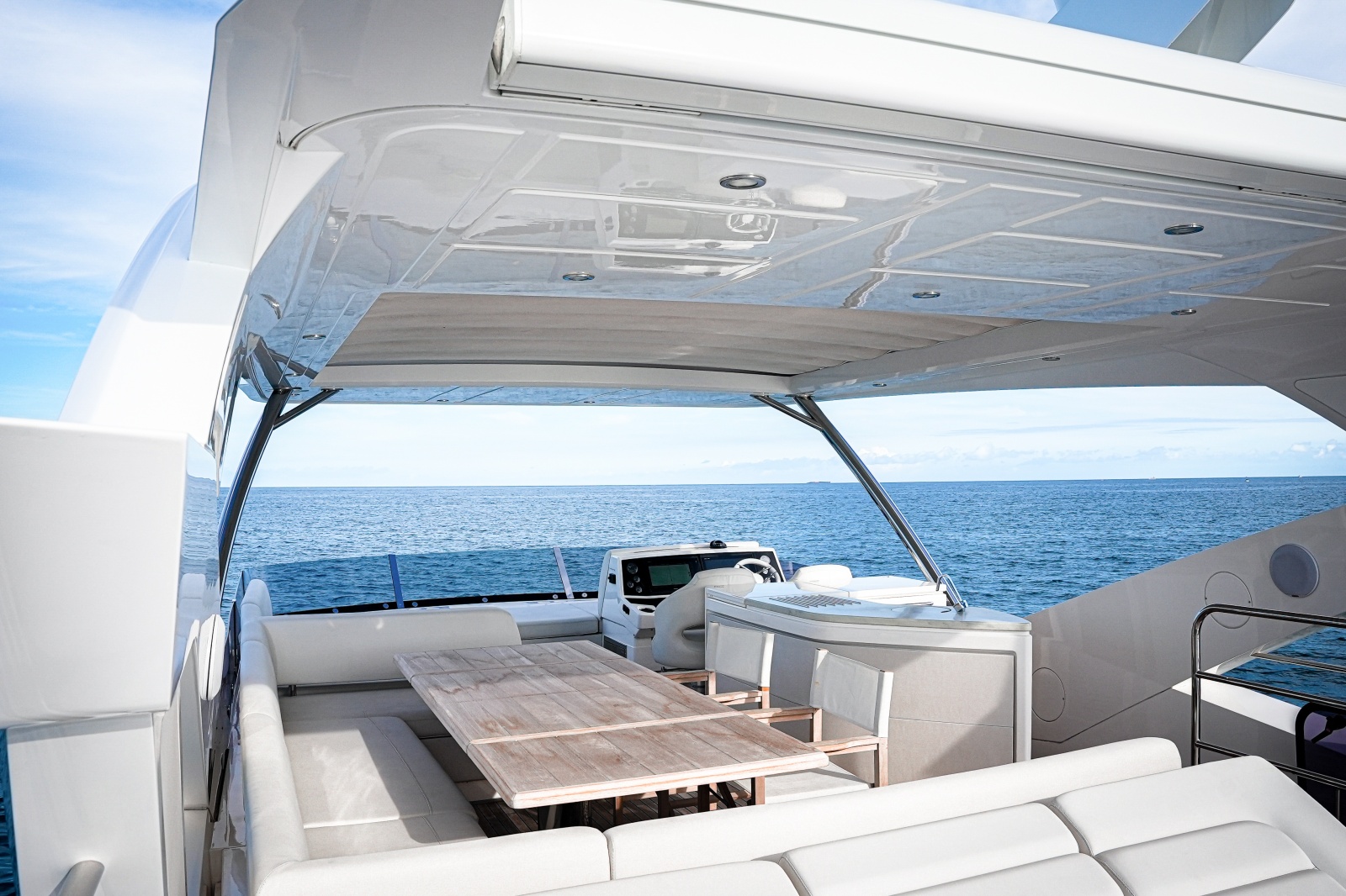 2019 Sunseeker 76 YACHT