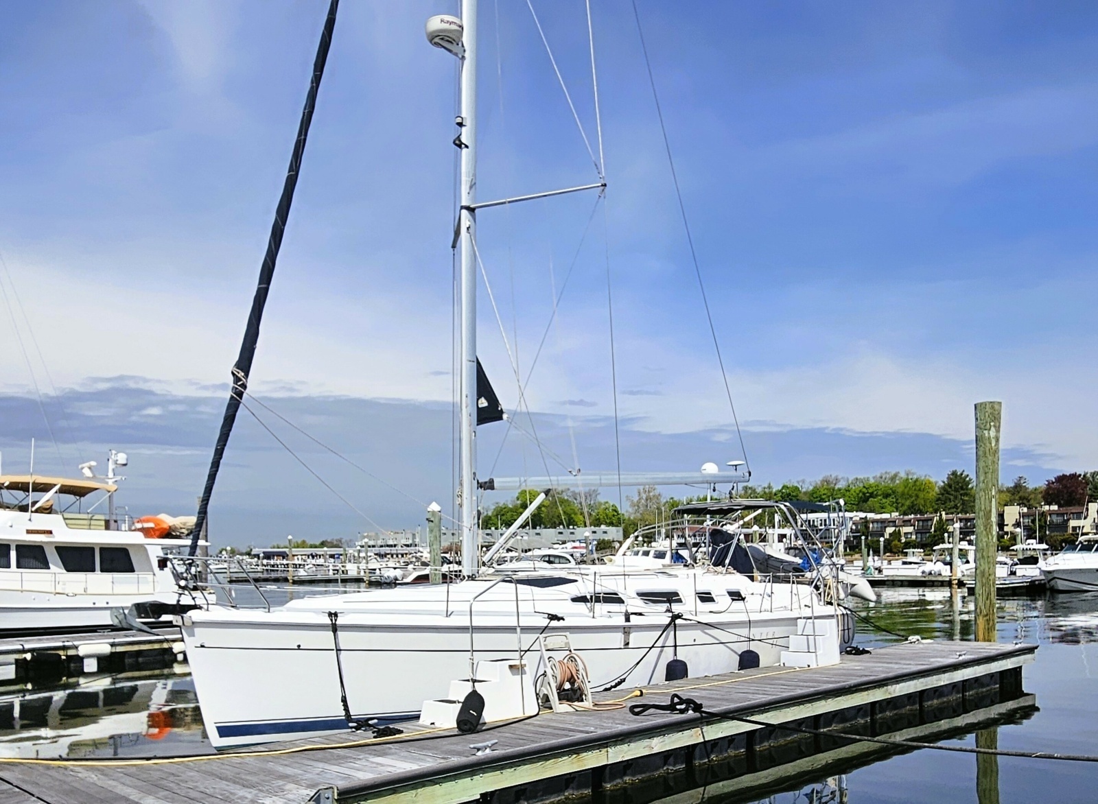 Channel Surfer 41ft Hunter Yacht For Sale