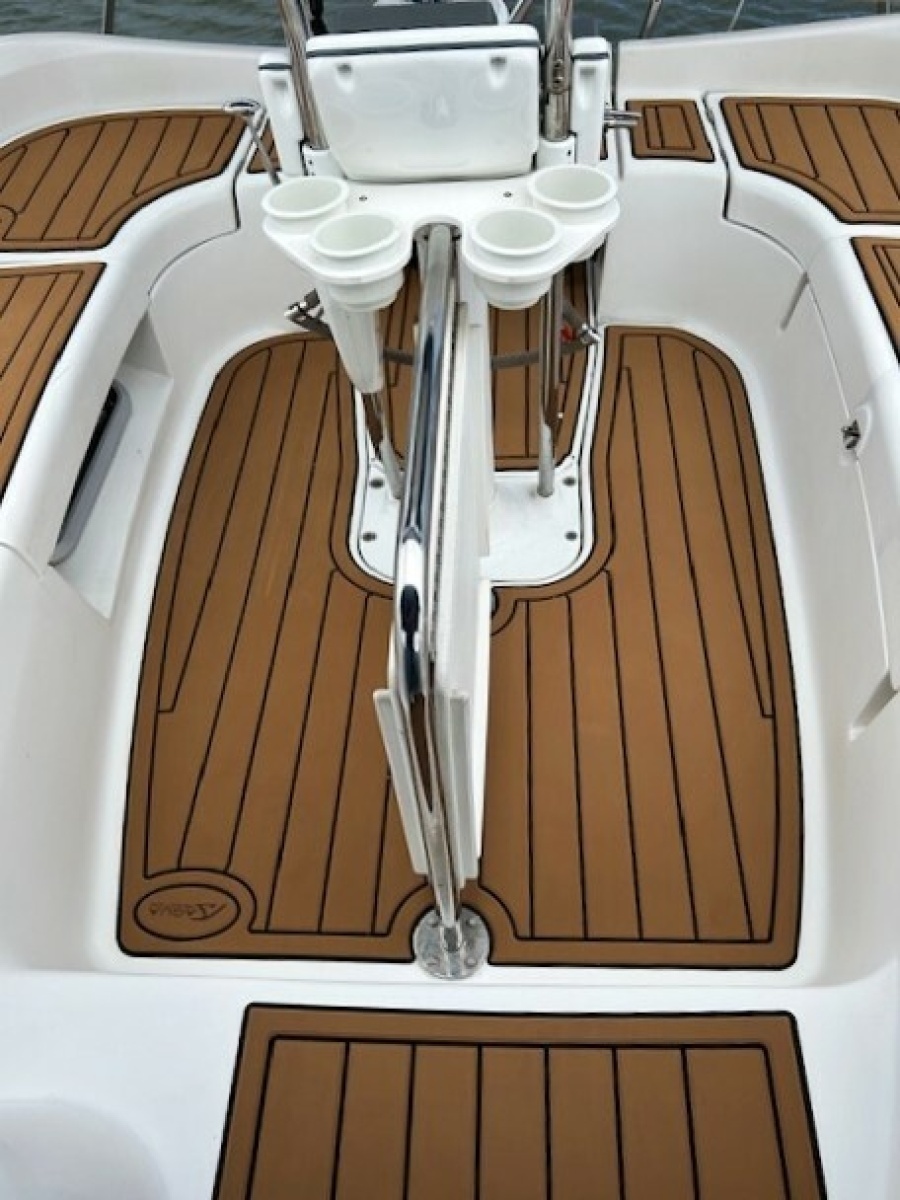 Channel Surfer 41ft Hunter Yacht For Sale