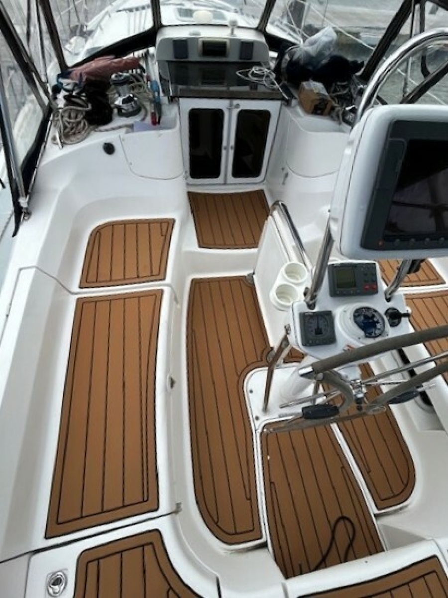 Channel Surfer 41ft Hunter Yacht For Sale