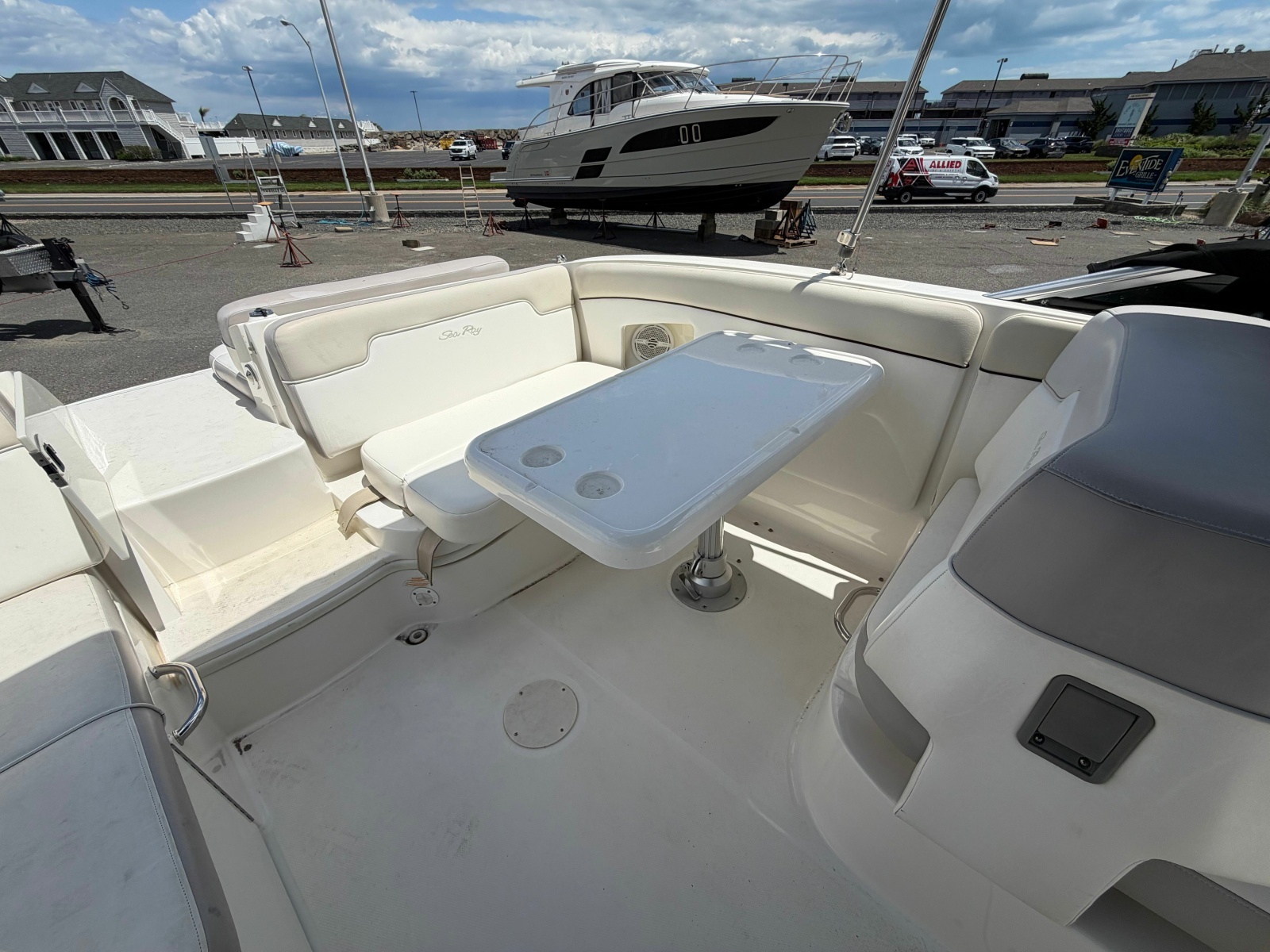 30ft Sea Ray Yacht For Sale