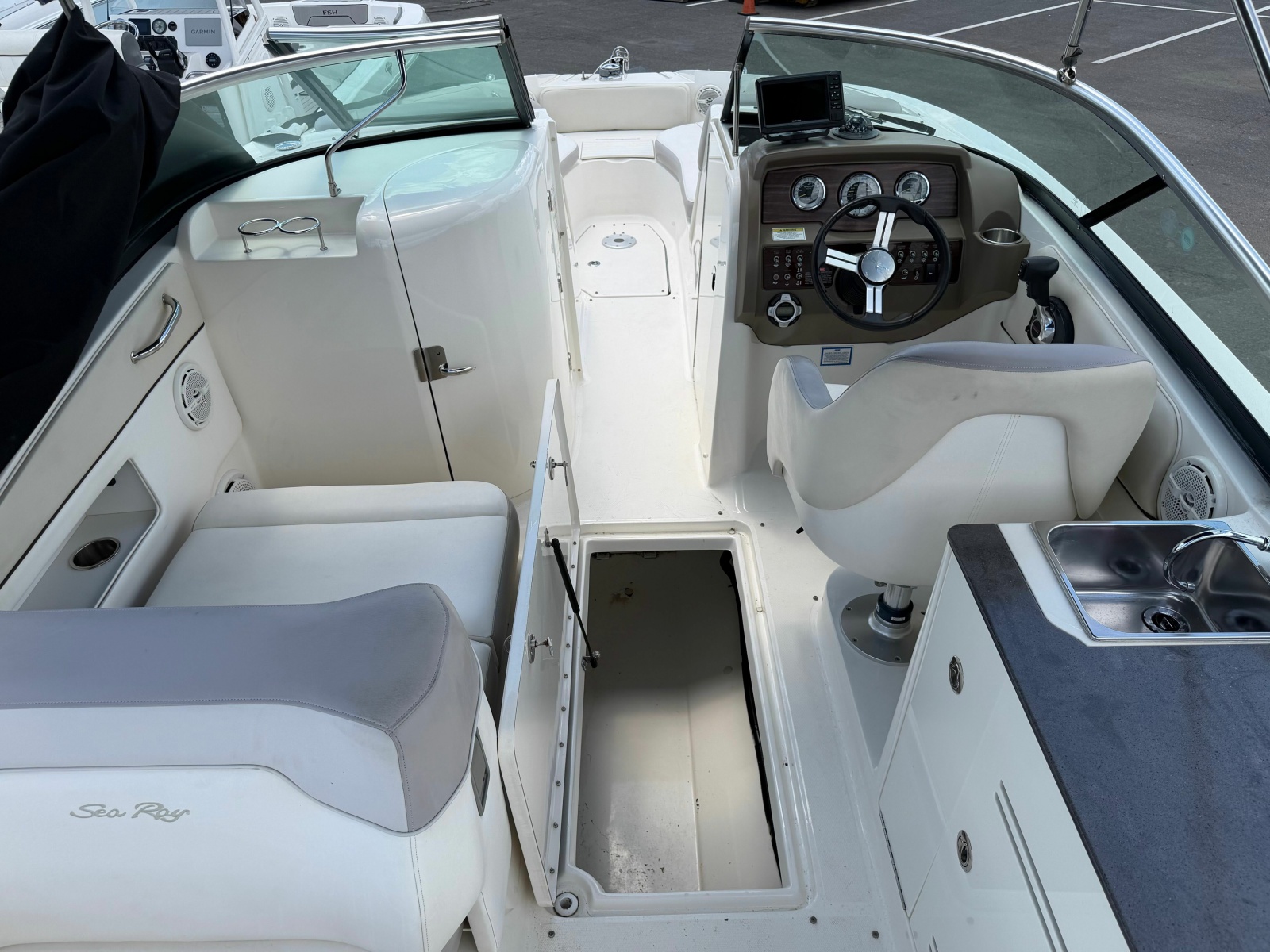 2013 Sea Ray 300 Sundeck