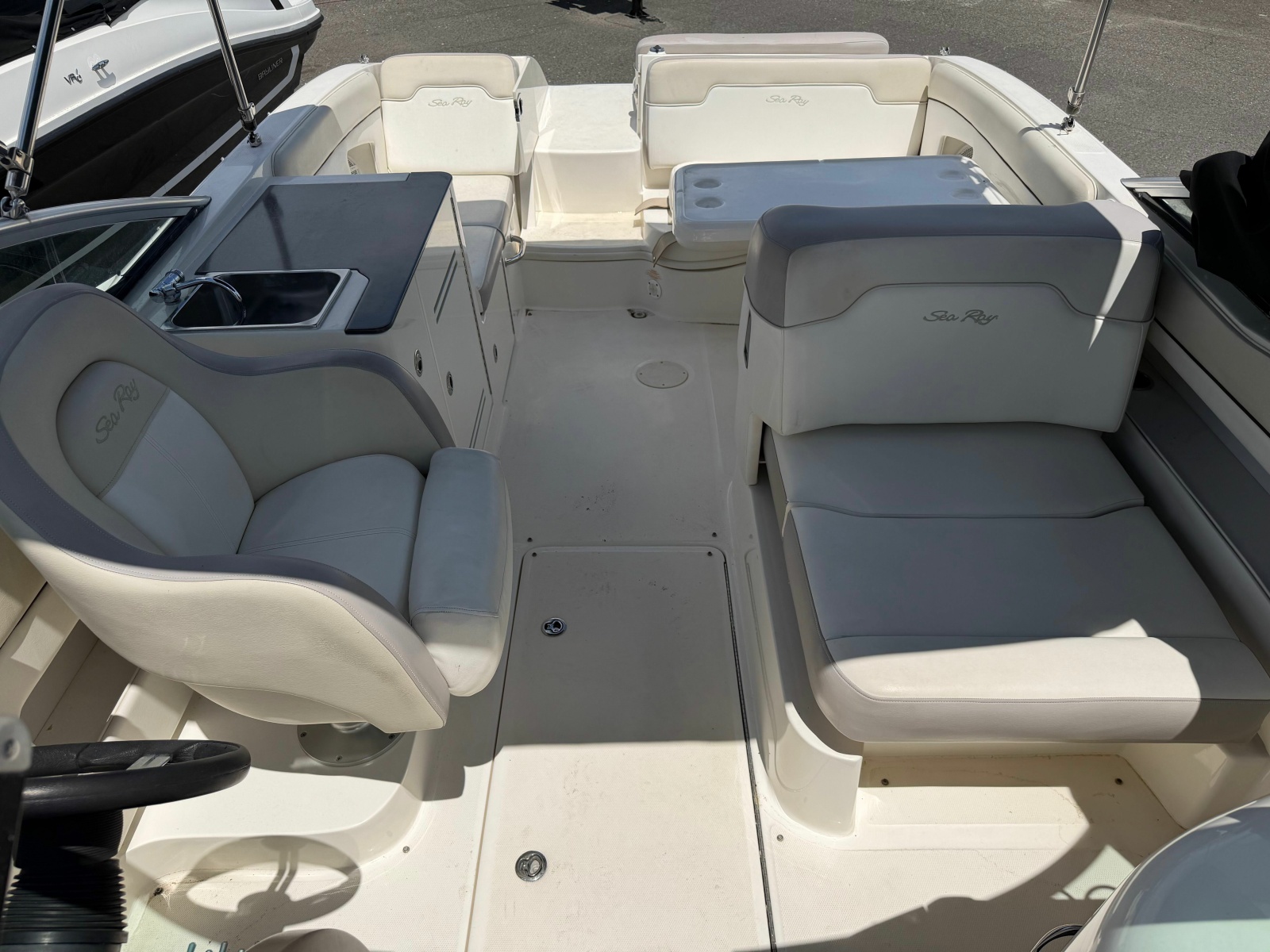 2013 Sea Ray 300 Sundeck