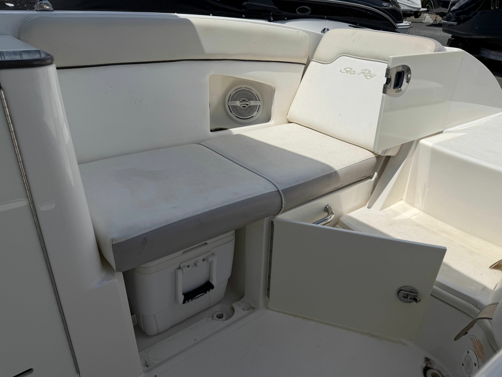 2013 Sea Ray 300 Sundeck