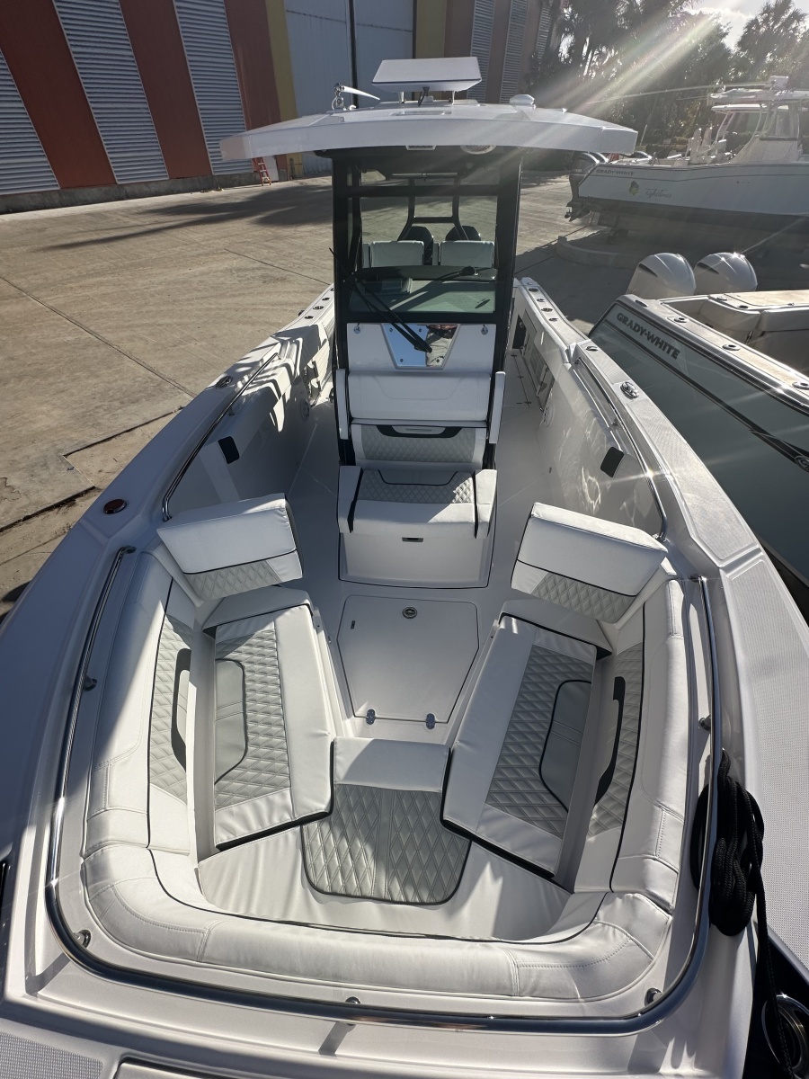 Blackfin 272 CC - Bow Seating