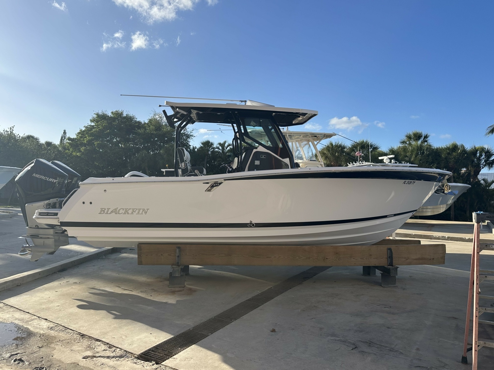 Blackfin 272 CC - Starboard Profile
