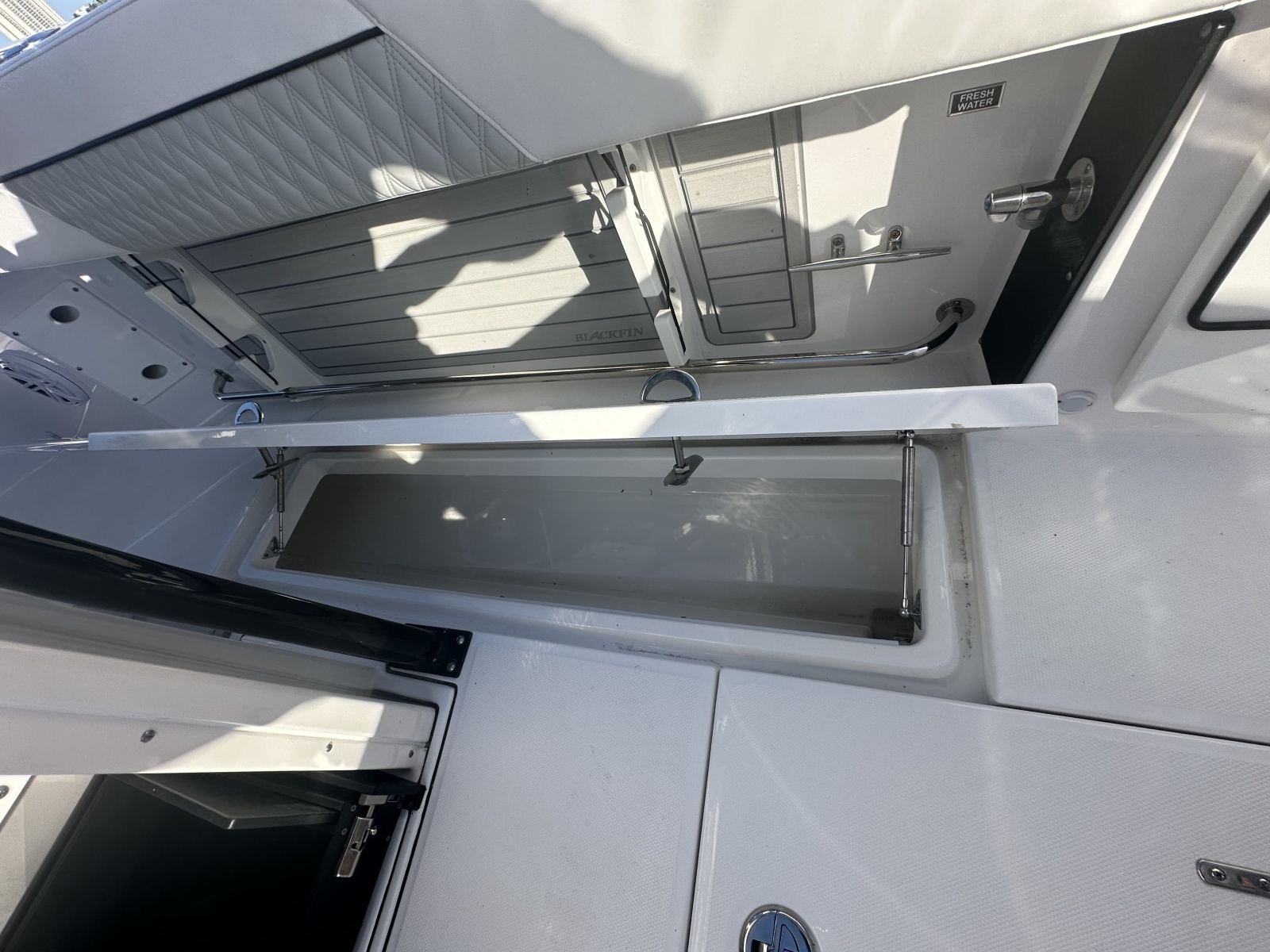Blackfin 272 CC - Cockpit Storage