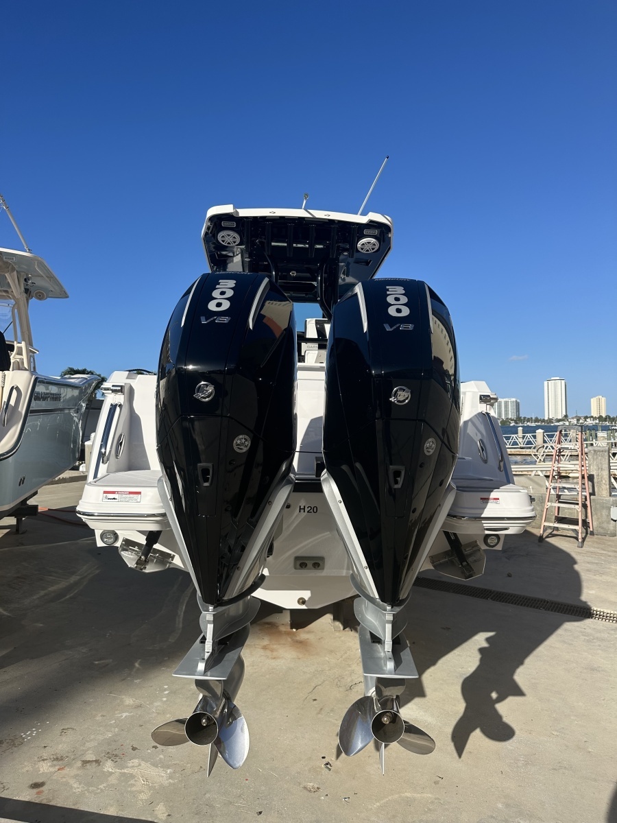 Blackfin 272 CC - Twin Mercury V8 300HP 