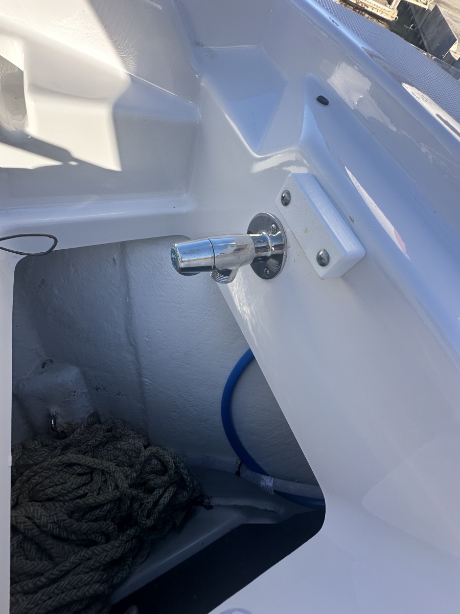 Blackfin 272 CC - Bow Storage