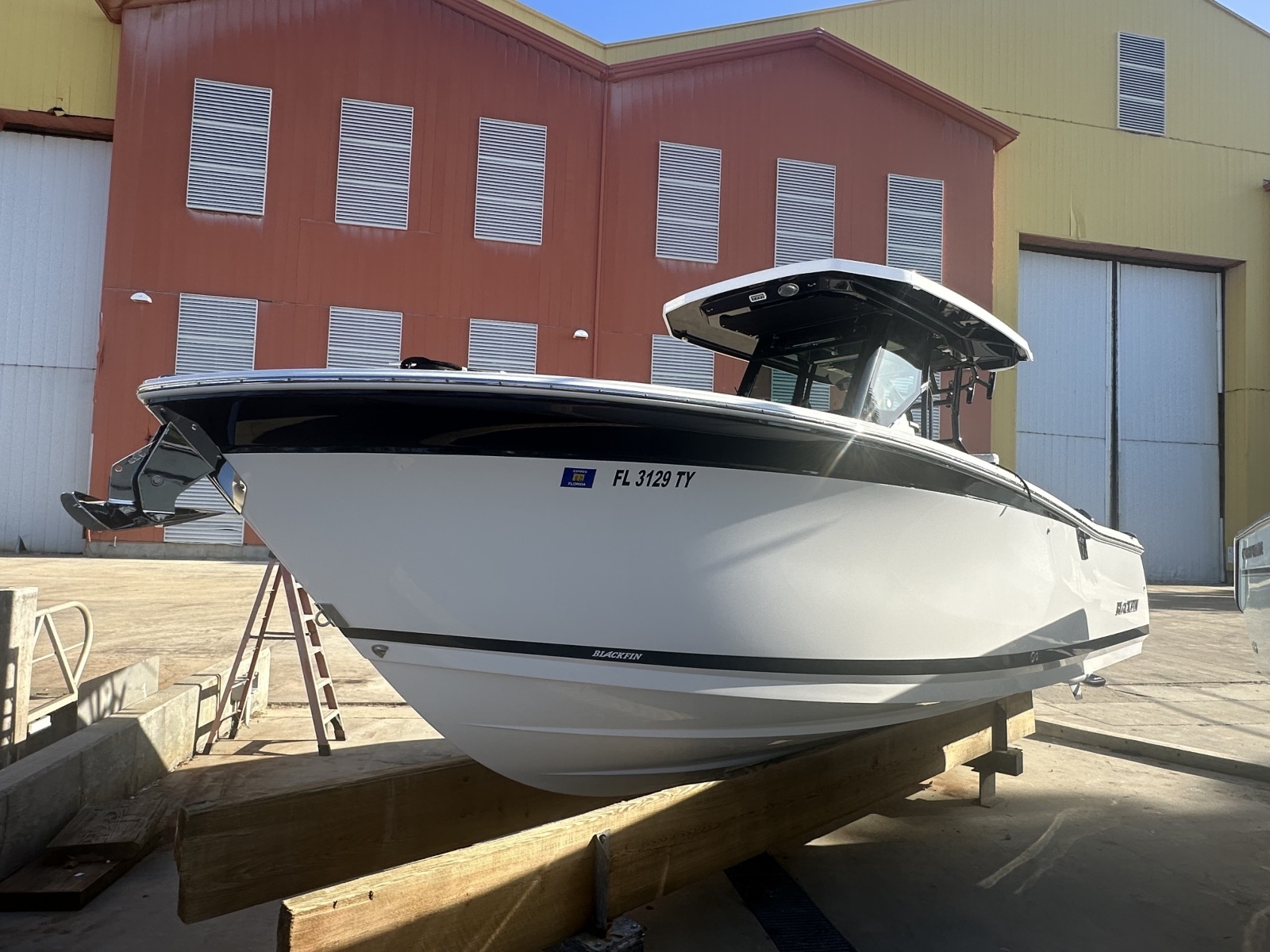Blackfin 272 CC - Bow Profile