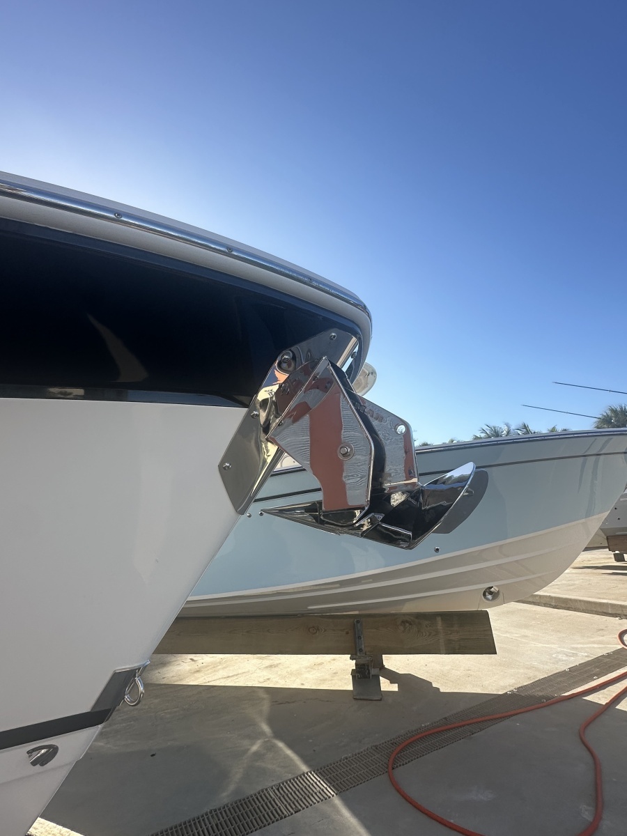 Blackfin 272 CC - Bow Anchor
