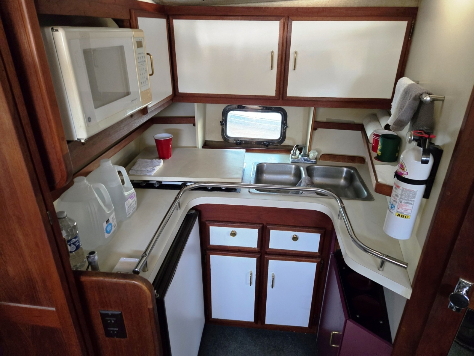 1984 Cruisers Yachts Ultra Vee 336