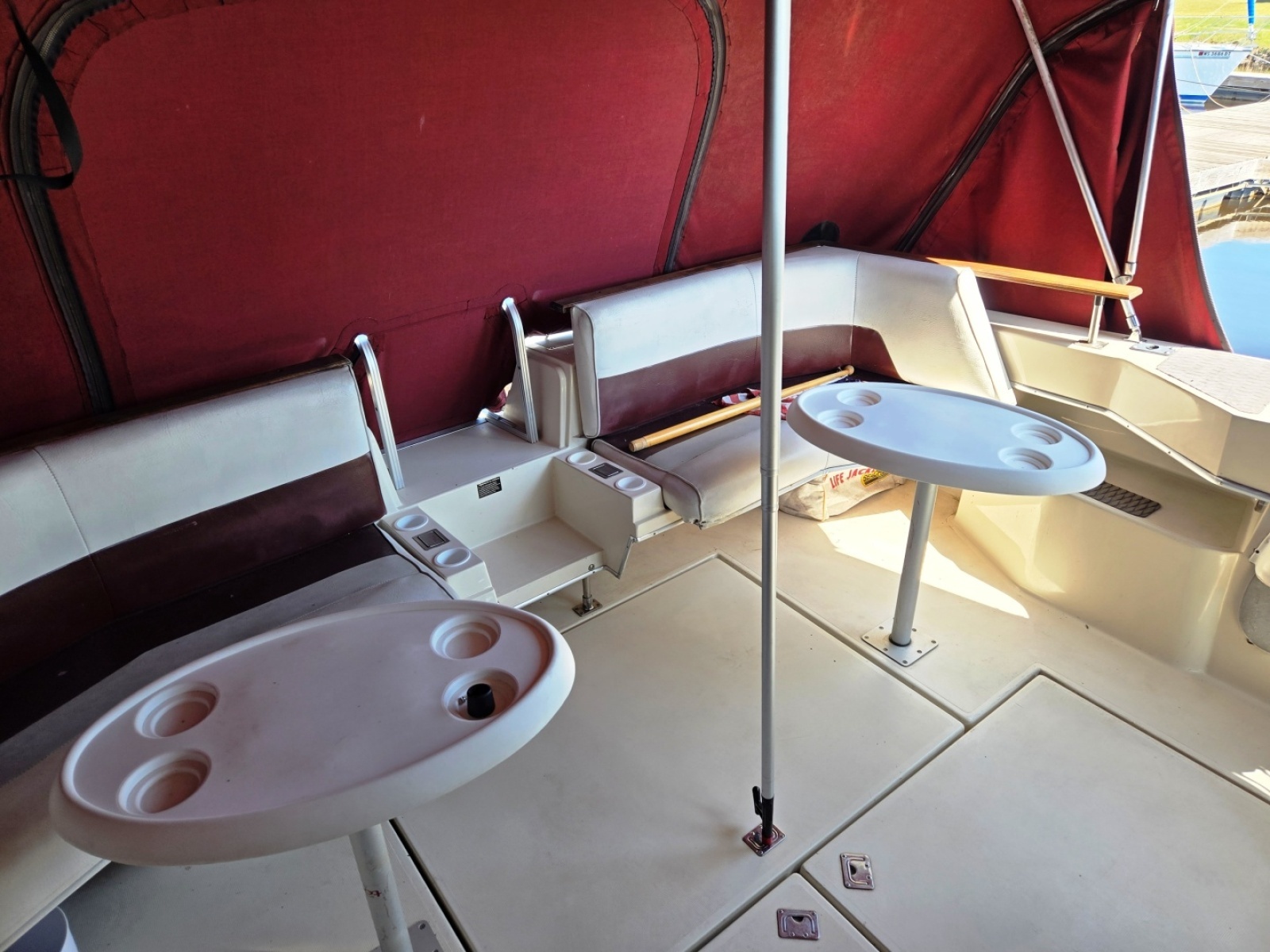 1984 Cruisers Yachts Ultra Vee 336