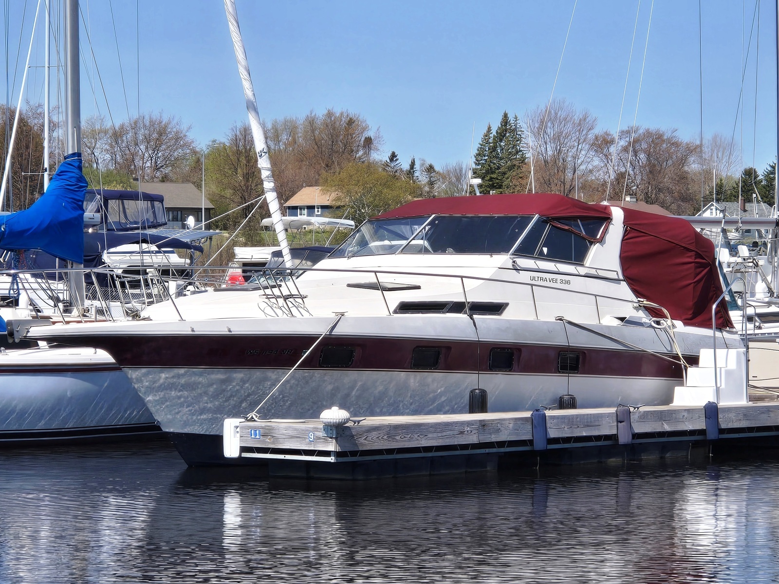 1984 Cruisers Yachts Ultra Vee 336