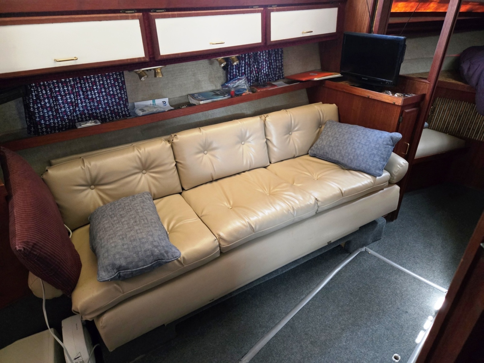 1984 Cruisers Yachts Ultra Vee 336